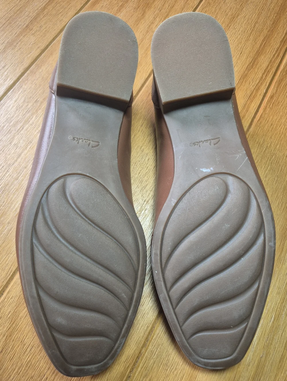 Clarks Women's Juliet Shine Tan Leather Loafers - Size 8